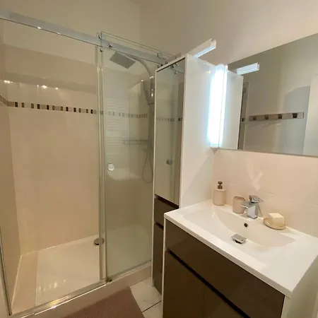 Etablissement 3 Etoiles Avec Ascenseur, 3 Lumineux Vue Port Avec Balcon, 200m De La Mer, Wifi Fibre, Tous Service Inclus * Dieppe