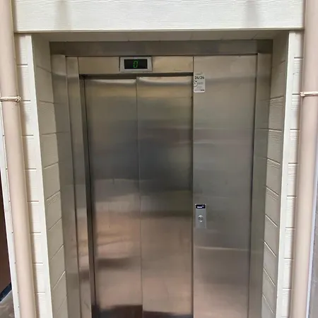 Etablissement 3 Etoiles Avec Ascenseur, 3 Lumineux Vue Port Avec Balcon, 200m De La Mer, Wifi Fibre, Tous Service Inclus