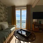 Apartamento établissement 3 étoiles Avec Ascenseur, 3 Lumineux Vue Port Avec Balcon, 200m De La Mer, Wifi Fibre, Tous Service Inclus *