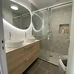 établissement 3 étoiles Avec Ascenseur, 3 Lumineux Vue Port Avec Balcon, 200m De La Mer, Wifi Fibre, Tous Service Inclus *