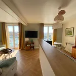 établissement 3 étoiles Avec Ascenseur, 3 Lumineux Vue Port Avec Balcon, 200m De La Mer, Wifi Fibre, Tous Service Inclus *