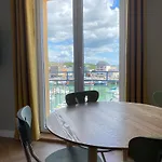 Apartamento établissement 3 étoiles Avec Ascenseur, 3 Lumineux Vue Port Avec Balcon, 200m De La Mer, Wifi Fibre, Tous Service Inclus *