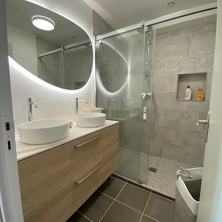 Etablissement 3 Etoiles Avec Ascenseur, 3 Lumineux Vue Port Avec Balcon, 200m De La Mer, Wifi Fibre, Tous Service Inclus *