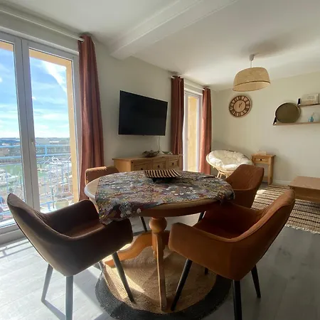établissement 3 étoiles Avec Ascenseur, 3 Lumineux Vue Port Avec Balcon, 200m De La Mer, Wifi Fibre, Tous Service Inclus Apartamento *