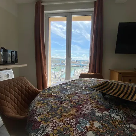 établissement 3 étoiles Avec Ascenseur, 3 Lumineux Vue Port Avec Balcon, 200m De La Mer, Wifi Fibre, Tous Service Inclus Dieppe