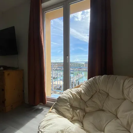 établissement 3 étoiles Avec Ascenseur, 3 Lumineux Vue Port Avec Balcon, 200m De La Mer, Wifi Fibre, Tous Service Inclus *