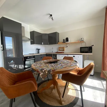 Apartamento établissement 3 étoiles Avec Ascenseur, 3 Lumineux Vue Port Avec Balcon, 200m De La Mer, Wifi Fibre, Tous Service Inclus *