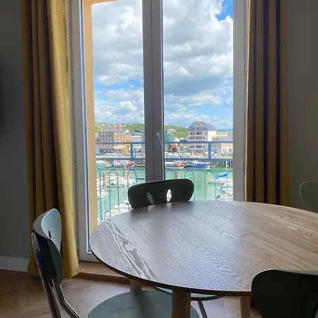 Apartamento établissement 3 étoiles Avec Ascenseur, 3 Lumineux Vue Port Avec Balcon, 200m De La Mer, Wifi Fibre, Tous Service Inclus *