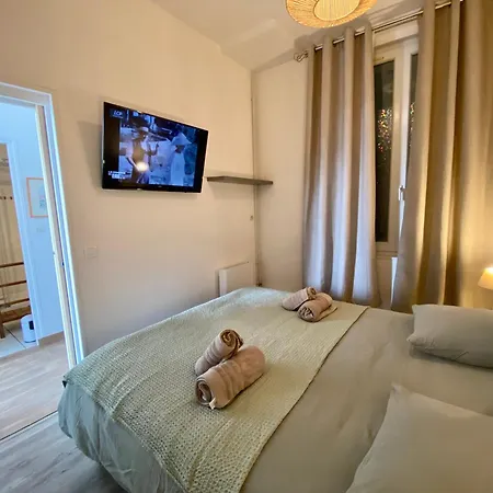 établissement 3 étoiles Avec Ascenseur, 3 Lumineux Vue Port Avec Balcon, 200m De La Mer, Wifi Fibre, Tous Service Inclus Appartement