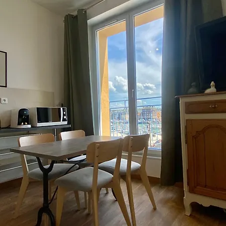 Apartamento établissement 3 étoiles Avec Ascenseur, 3 Lumineux Vue Port Avec Balcon, 200m De La Mer, Wifi Fibre, Tous Service Inclus
