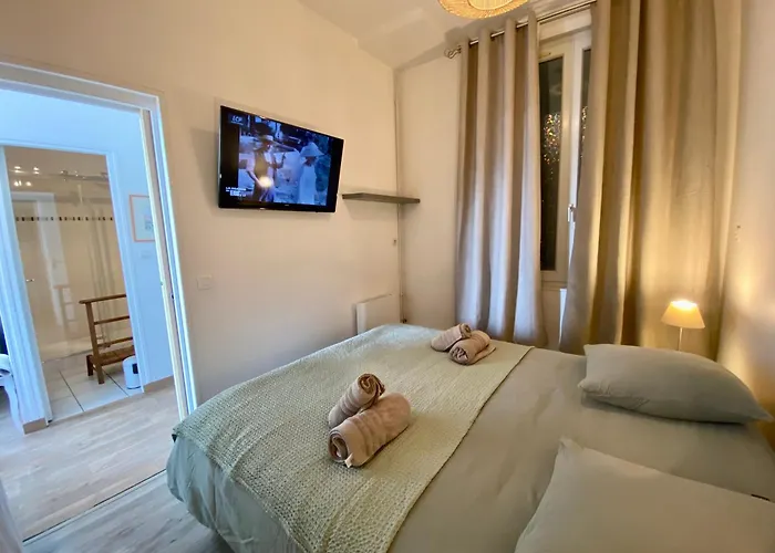 Etablissement 3 Etoiles Avec Ascenseur, 3 Lumineux Vue Port Avec Balcon, 200m De La Mer, Wifi Fibre, Tous Service Inclus Apartamento