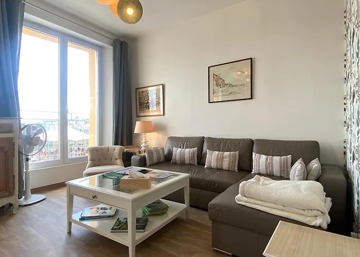 Etablissement 3 Etoiles Avec Ascenseur, 3 Lumineux Vue Port Avec Balcon, 200m De La Mer, Wifi Fibre, Tous Service Inclus Apartamento *