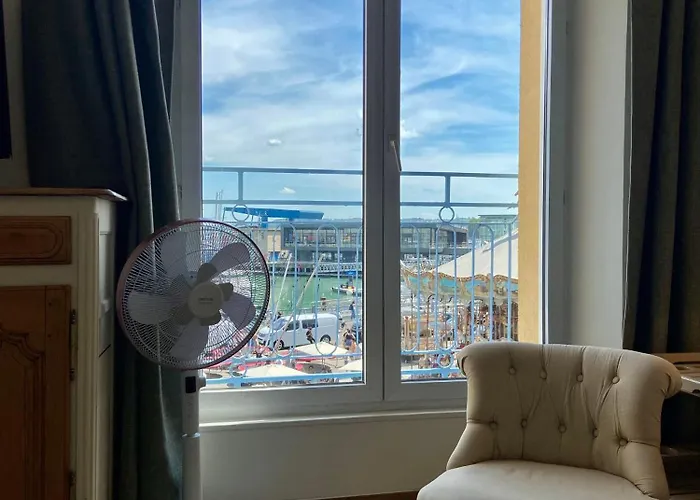 Etablissement 3 Etoiles Avec Ascenseur, 3 Lumineux Vue Port Avec Balcon, 200m De La Mer, Wifi Fibre, Tous Service Inclus 公寓 *